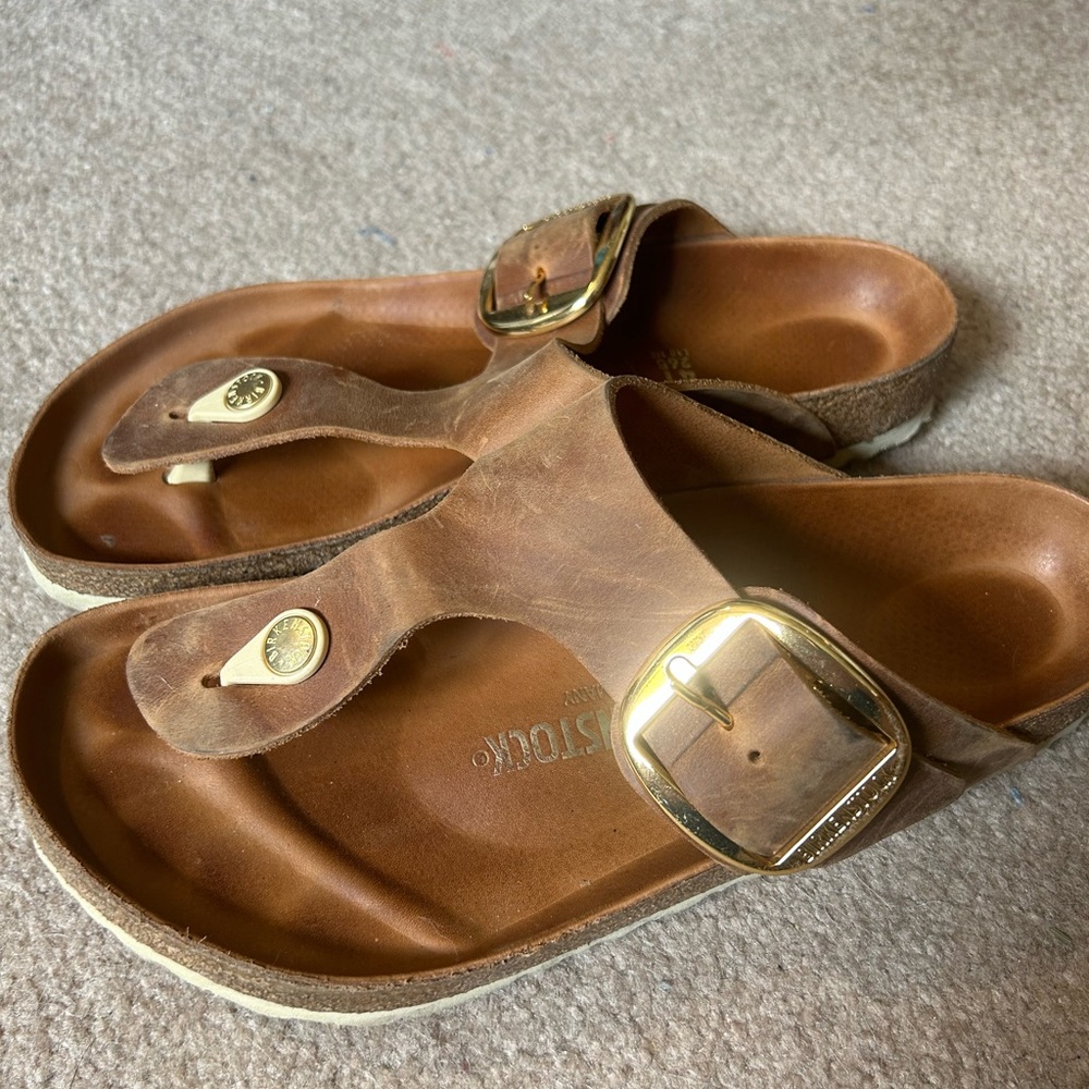 Like New! Birkenstock Gizeh “Big Buckle” Sandals in Cognac Brown